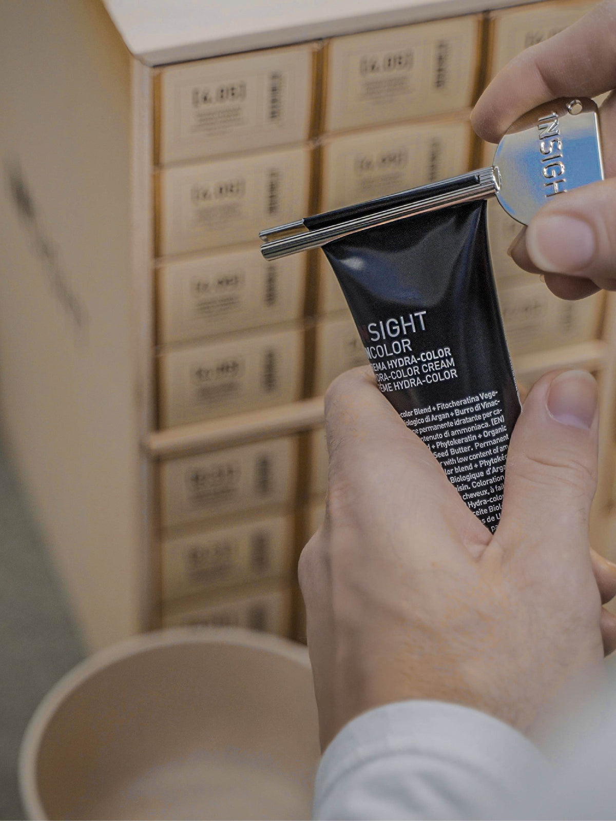 Insight Eco Key Tubenausdrücker bei der Anwendung