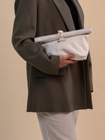 Insight Once I Was Pochette in der Hand getragen