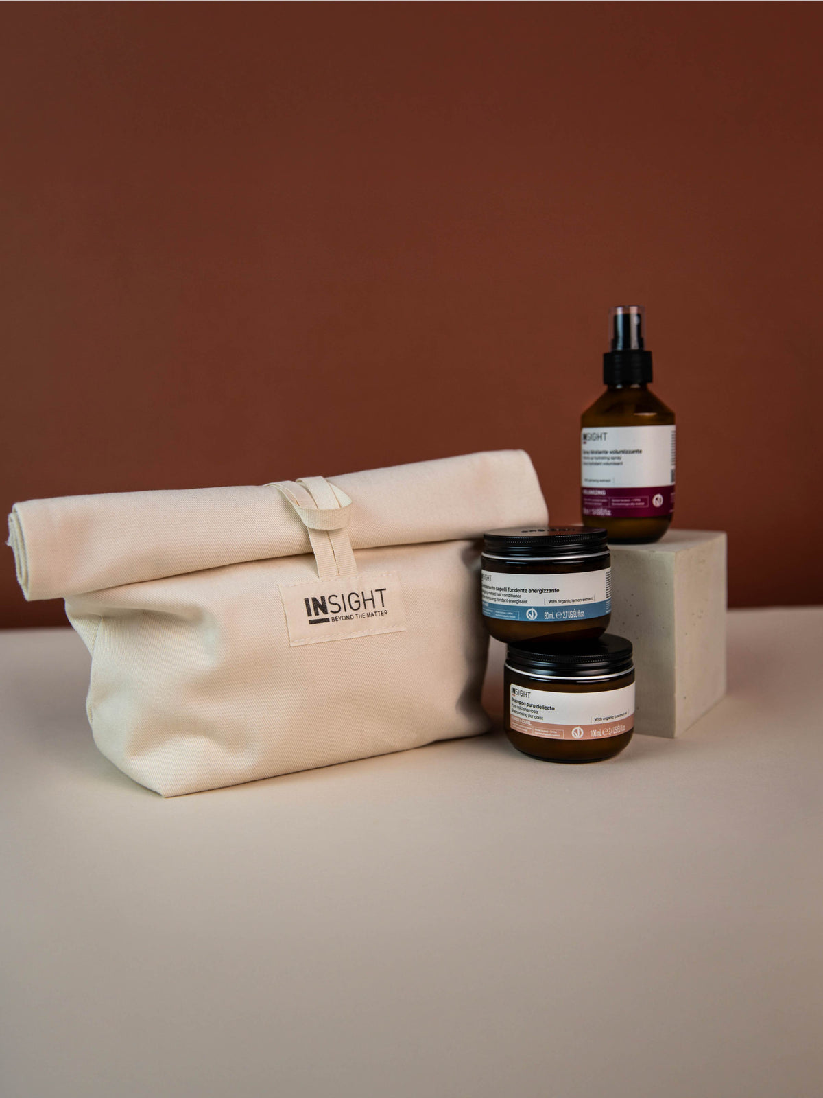 Insight Once I Was Pochette mit Pflegeprodukten